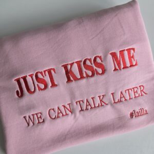 Bluza z haftem just kiss me