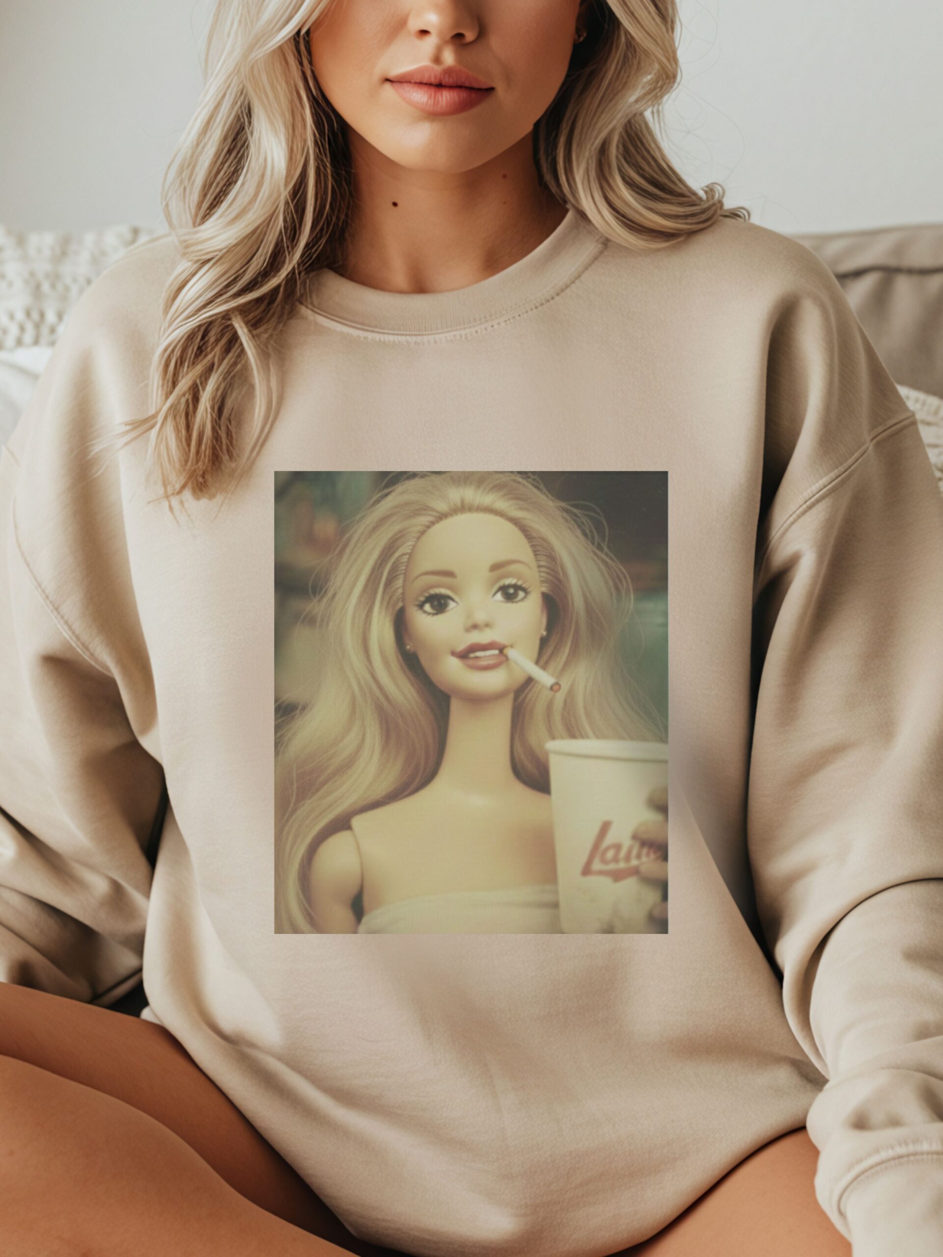 Lalka blond z fajką