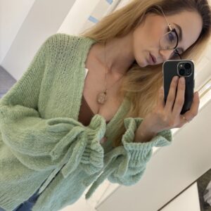 Miętowy kardigan z wiązanymi rękawami