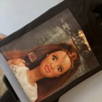 Od ręki - Lalka z winem brązowe włosy - bluza bez kaptura czarna -  rozmiar M