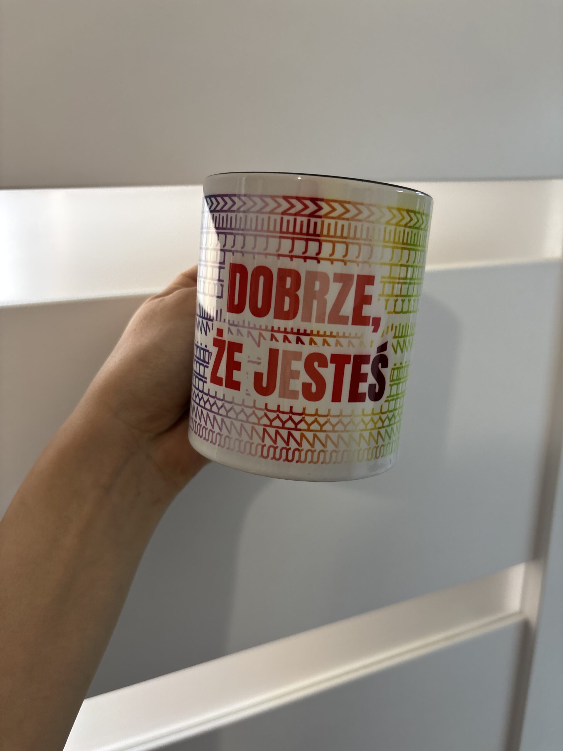 Od ręki - Dobrze, że jesteś... szkoda że chujem -multikolor - czarny uchwyt 330 ml