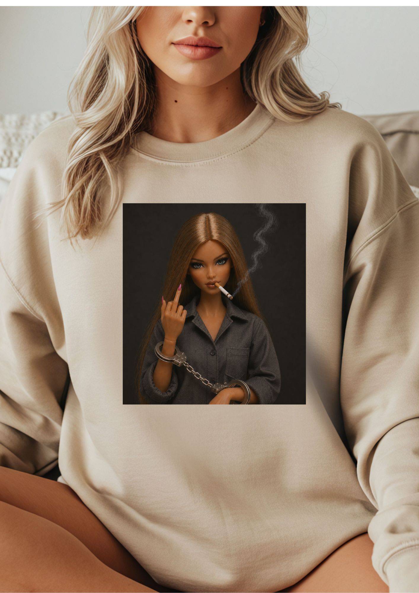 lalka blond w kajdankach