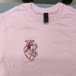 Od ręki - haft - serce + nakrętka - koszulka light pink -  rozmiar S