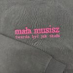 Od ręki - mała musisz twarda być... - bluza bez kaptura czarna -  rozmiar XL