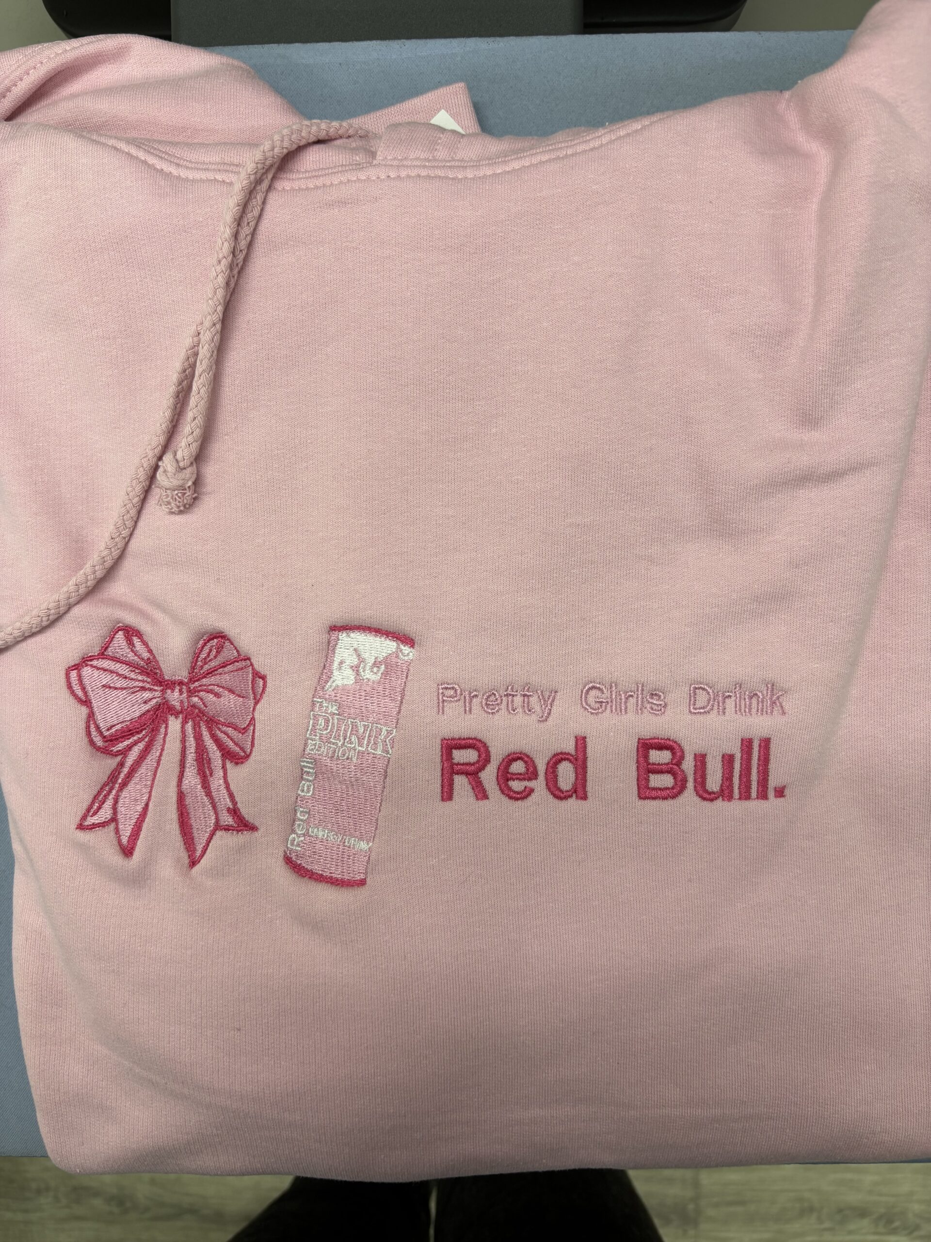 Od ręki - pretty girls drink... - bluza z kapturem baby pink - rozmiar XL